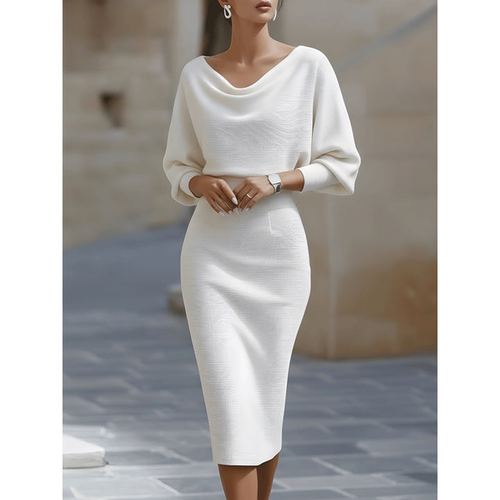 Abito midi donna bianco in maglia con collo drappeggiato – vista frontale