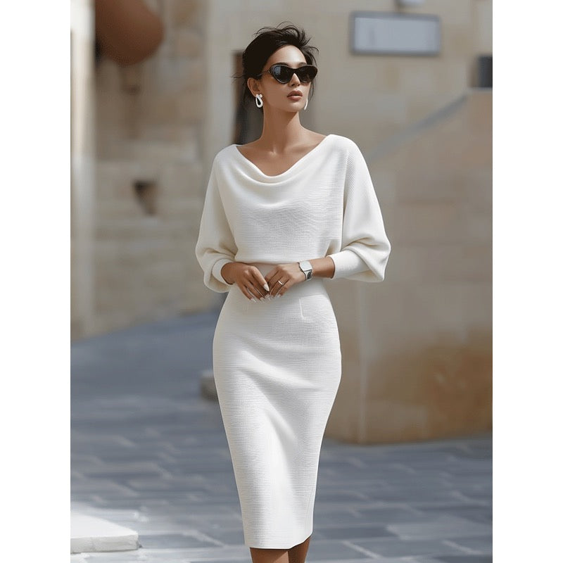 Donna con abito midi bianco a maniche a pipistrello