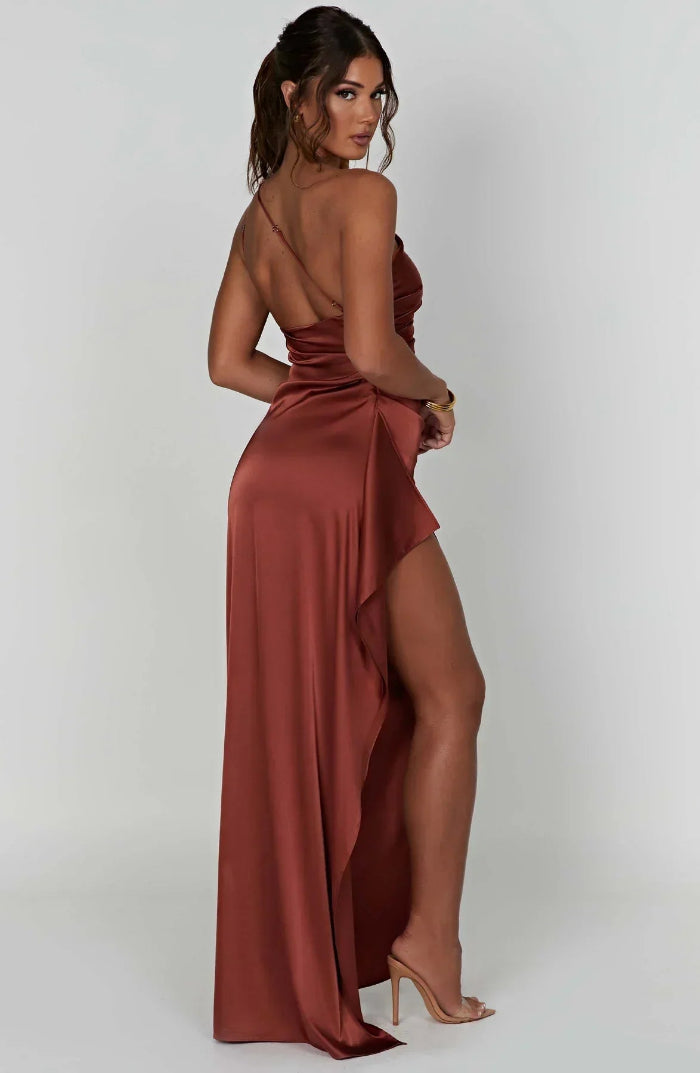 Abito lungo monospalla da donna con spacco elegante