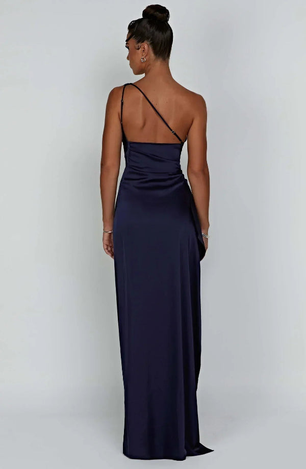 Abito lungo monospalla da donna con spacco elegante