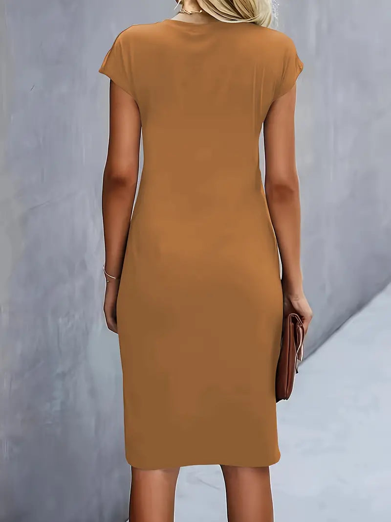 Abito midi da donna con drappeggio laterale
