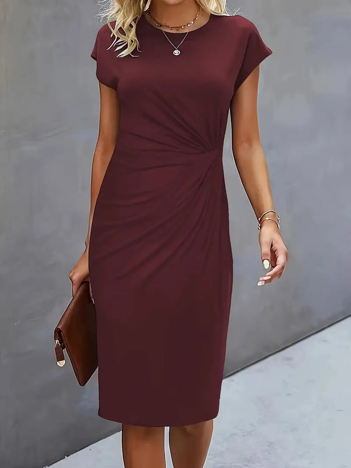 Abito midi da donna con drappeggio laterale