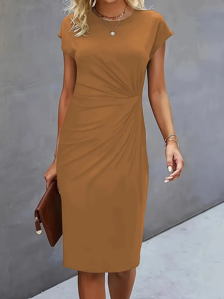 Abito midi da donna con drappeggio laterale