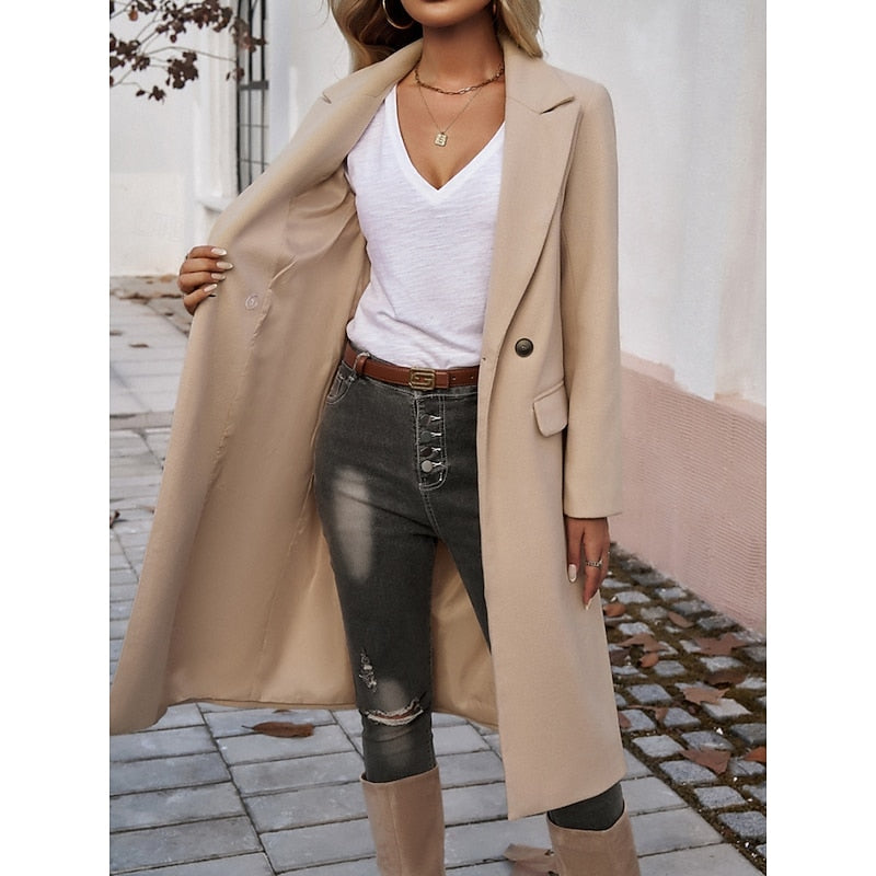 Cappotto lungo sartoriale da donna con revers albicocca – indossato aperto