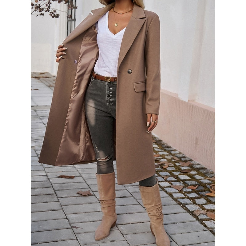 Cappotto lungo sartoriale da donna con revers marrone – vista frontale