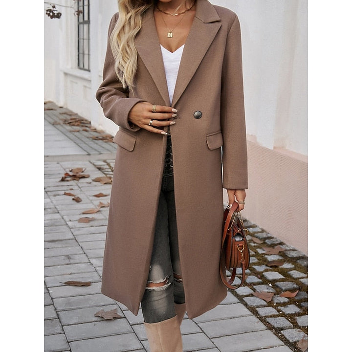 Cappotto lungo sartoriale da donna con revers marrone – indossato aperto