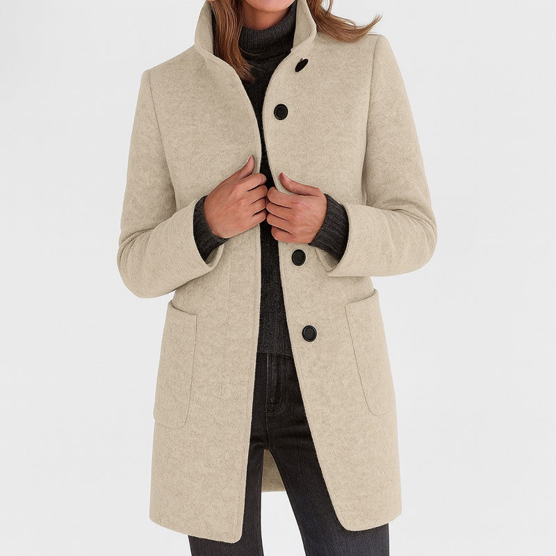 Cappotto da donna con collo alto beige