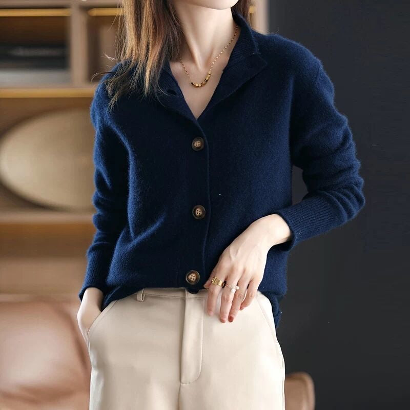 Cardigan corto da donna con colletto e bottoni blu scuro