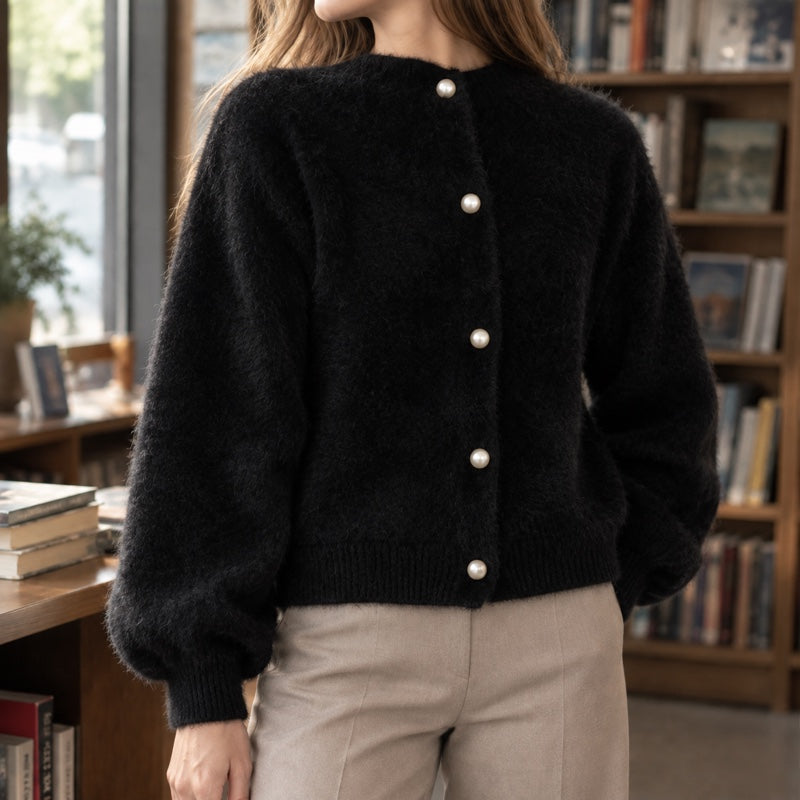 Cardigan donna nero con maniche a sbuffo e bottoni perlati