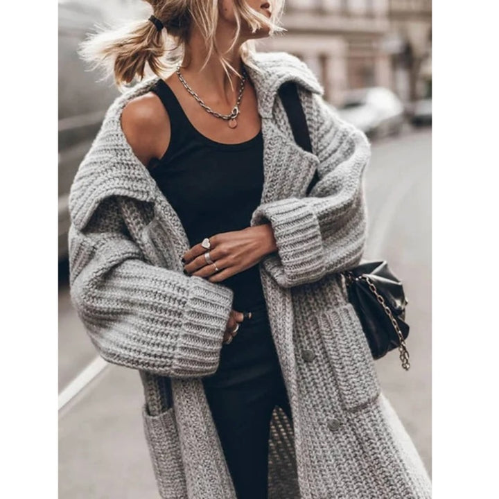 Cardigan lungo donna grigio oversize con collo a scialle – dettaglio