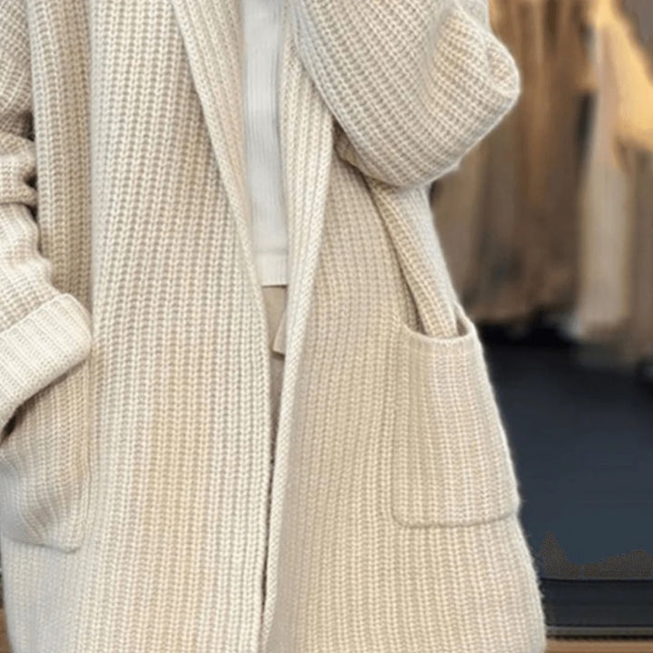 Cardigan lungo donna beige – dettaglio della tasca
