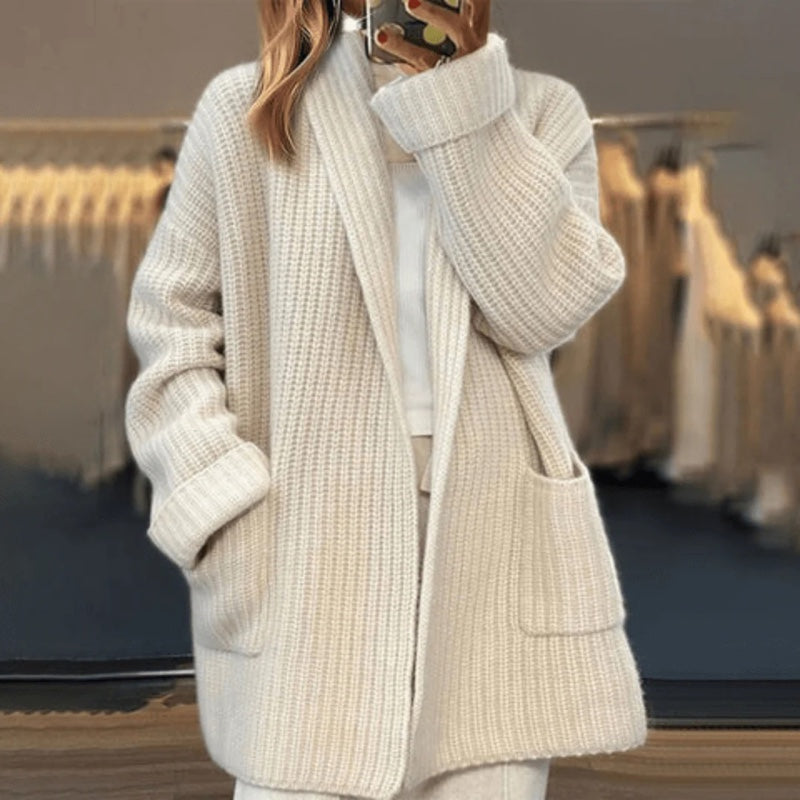 Langer gerippter Damen-Cardigan mit Taschen für den Winter