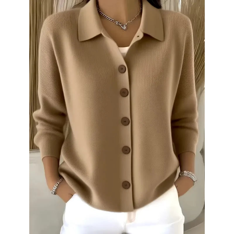 Cardigan da donna cachi con colletto a camicia e bottoni