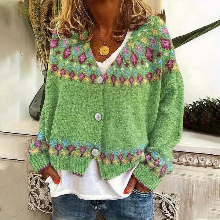 Cardigan da donna con motivo nordico verde – indossato