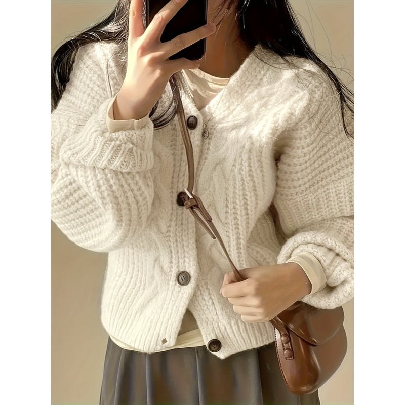 Cardigan da donna in maglia grossa con scollo a V – dettaglio 3