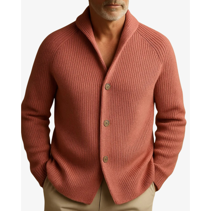Cardigan sartoriale da uomo con bottoni e tasche rosa – indossato