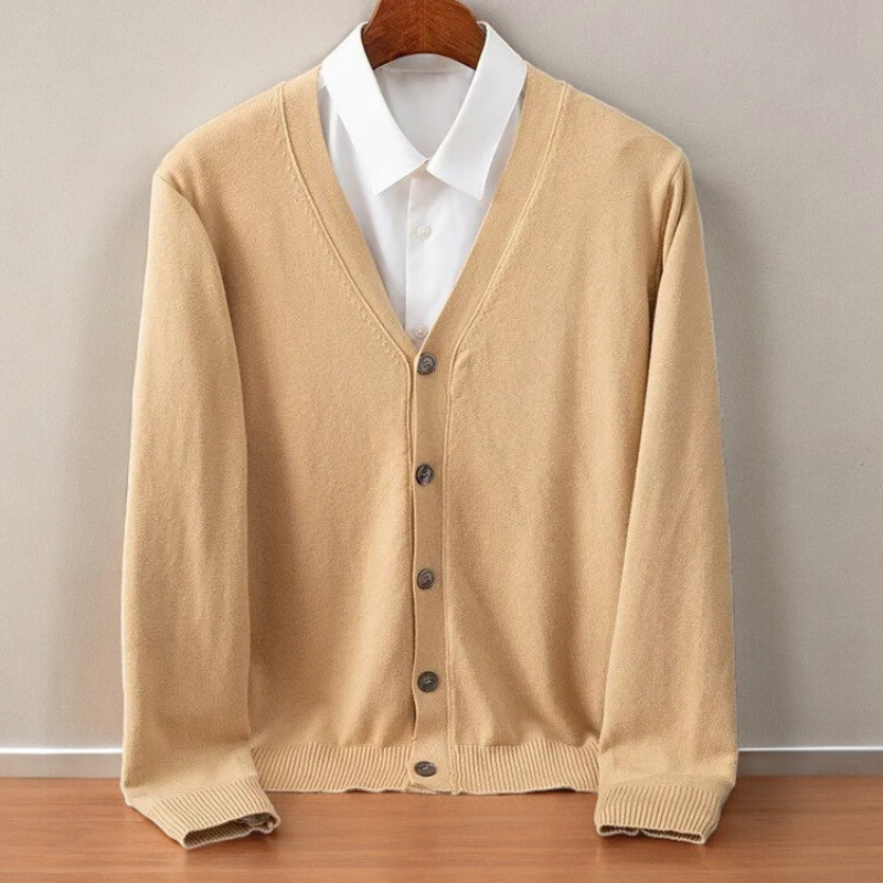 Cardigan Uomo con Scollo a V e Bottoni per Occasioni Eleganti