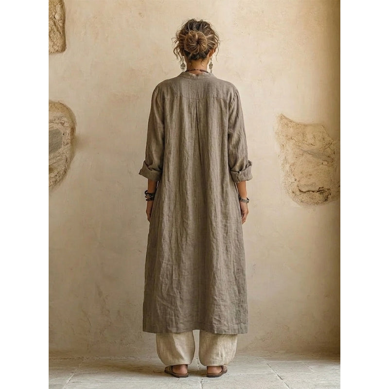 Completo da donna in tre pezzi con top stampato, cardigan lungo e pantaloni ampi beige – vista posteriore del cardigan lungo