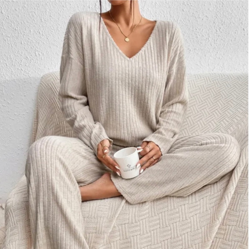 Damen-Rippstrick-Set mit Pullover mit V-Ausschnitt und weitem Bein für entspannte Momente