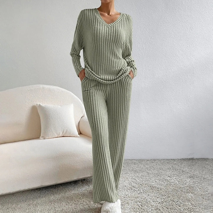Completo donna verde salvia in maglia a coste