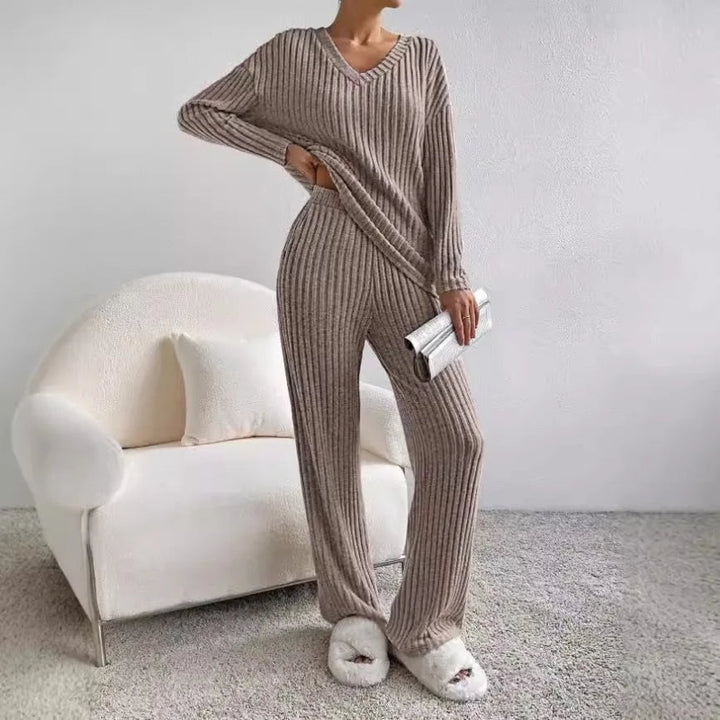 Completo donna marrone a coste con pantaloni ampi