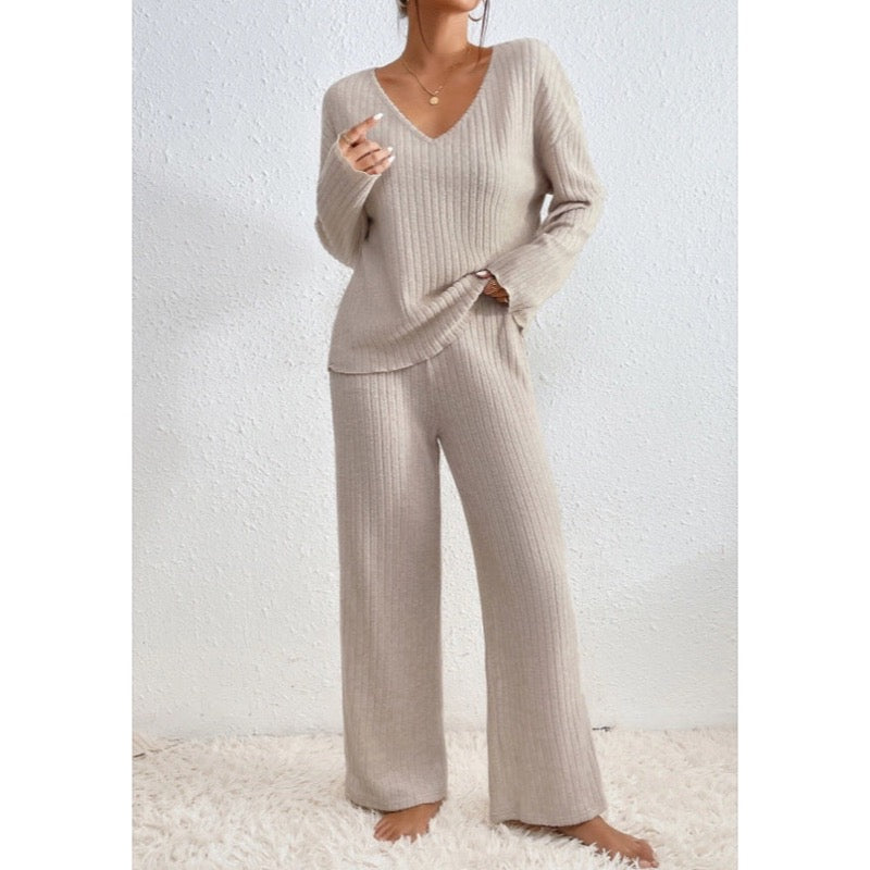 Completo coordinato donna beige a coste indossato