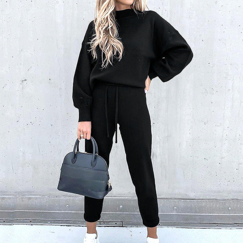 Completo in maglia da donna con dolcevita e pantaloni per uso quotidiano