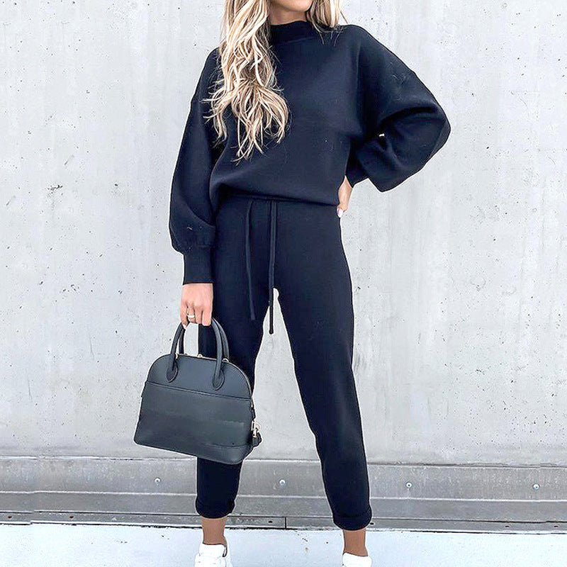 Completo in maglia da donna con dolcevita e pantaloni per uso quotidiano