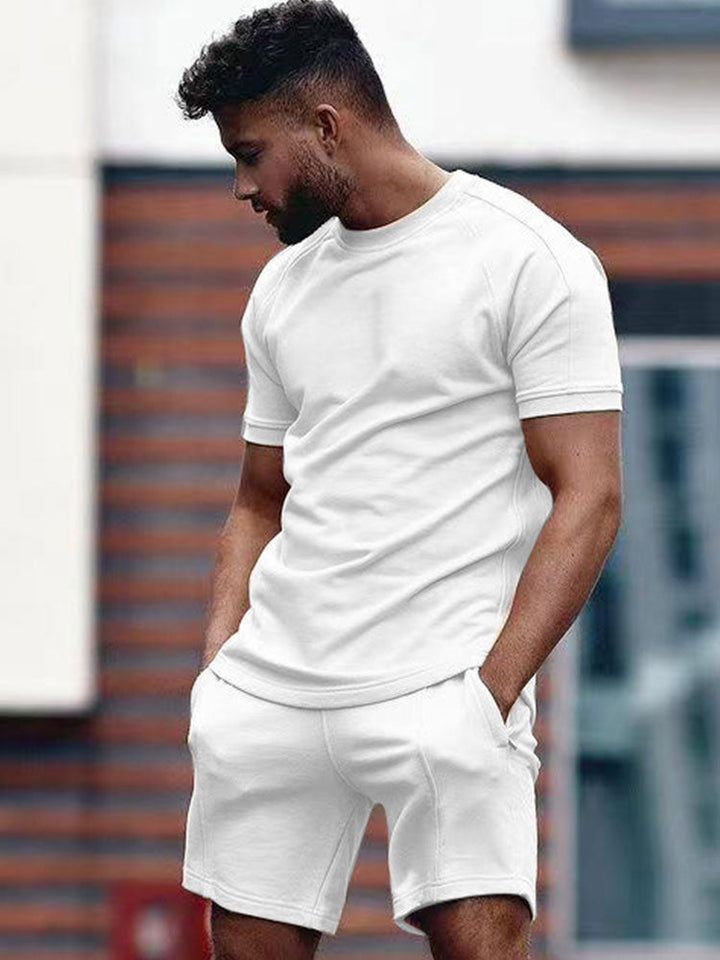 Completo t-shirt e pantaloncini da uomo per uso quotidiano
