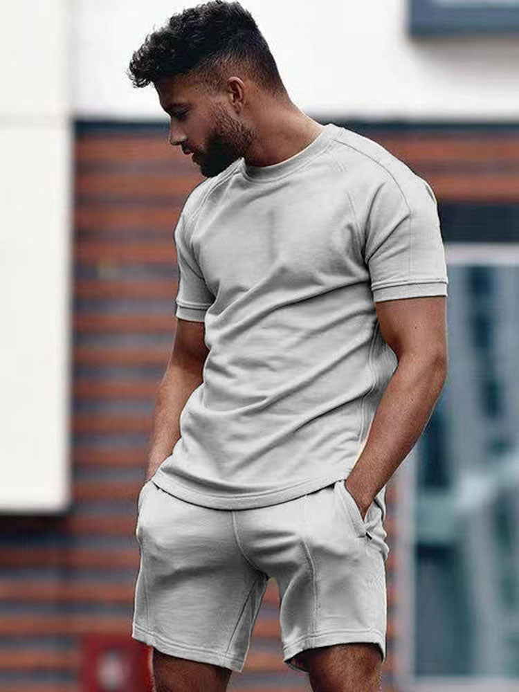 Completo t-shirt e pantaloncini da uomo per uso quotidiano