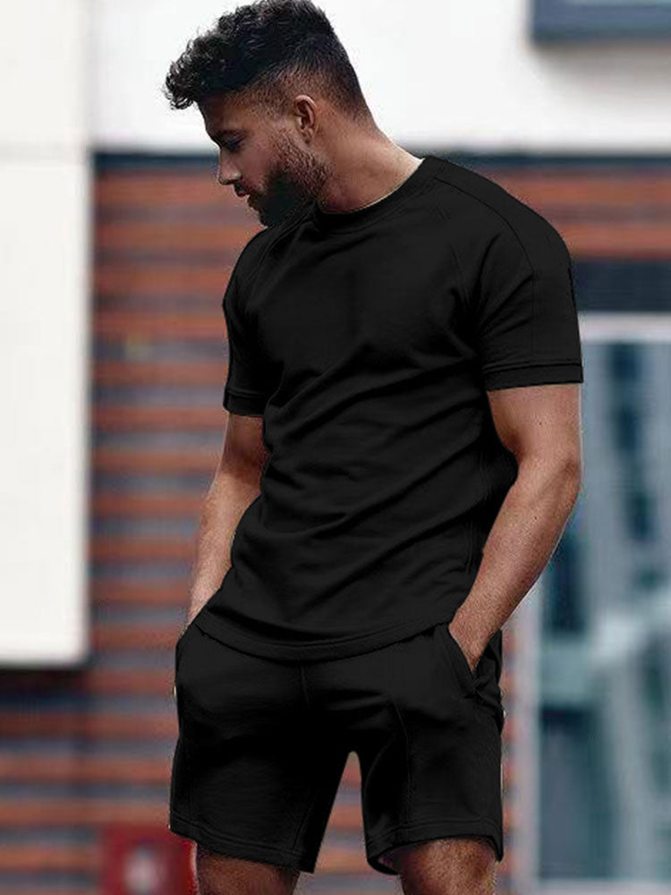 Completo t-shirt e pantaloncini da uomo per uso quotidiano