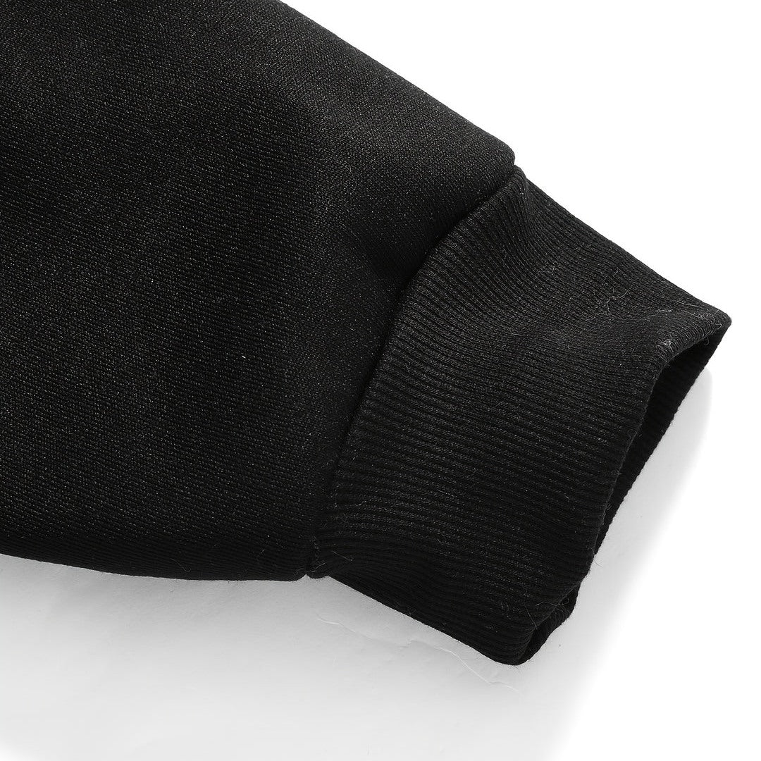Felpa Uomo Girocollo con Maniche Raglan a Contrasto in nero, dettaglio della manica