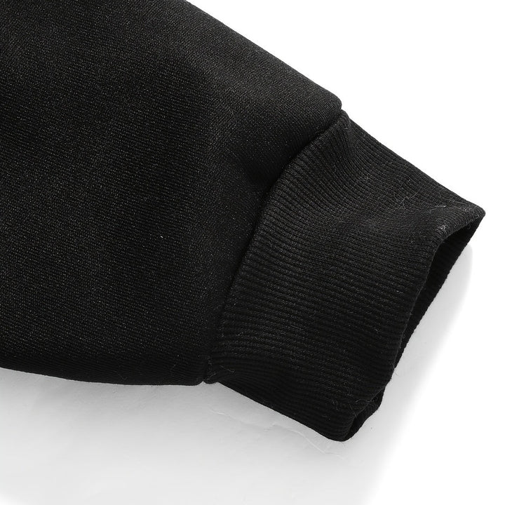 Felpa Uomo Girocollo con Maniche Raglan a Contrasto in nero, dettaglio della manica