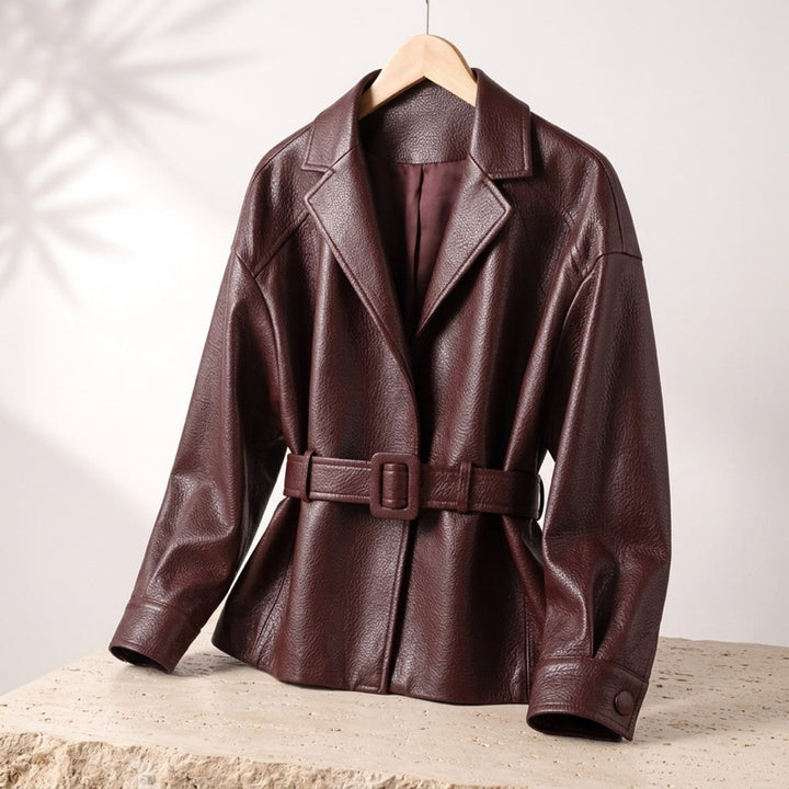 Giacca donna marrone effetto pelle con revers e cintura – vista frontale