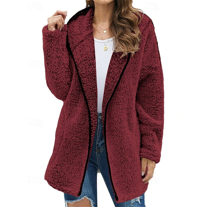 Giacca effetto teddy da donna con bordi a contrasto bordeaux – vista frontale