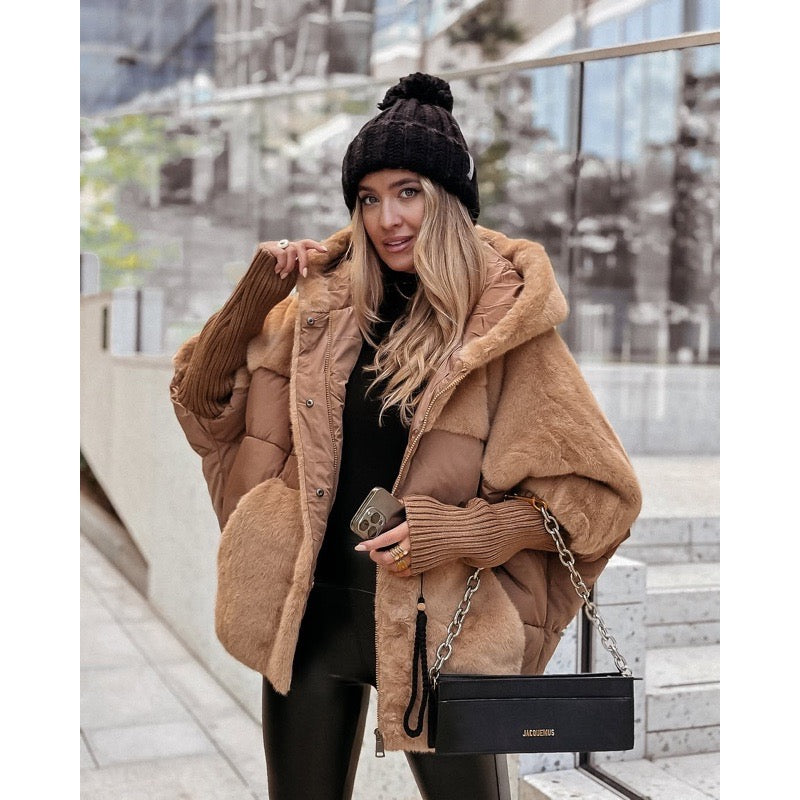 Oversize-Damenjacke in Felloptik mit Kapuze für den Winter