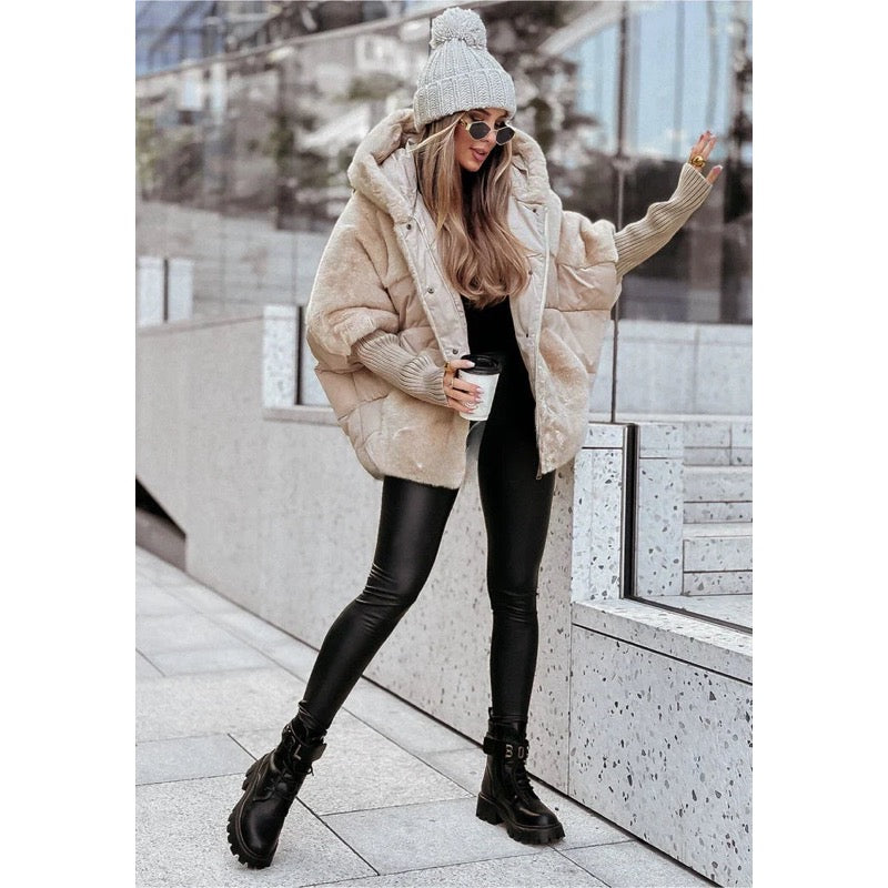 Giacca oversize da donna effetto pelliccia con cappuccio – dettaglio 6