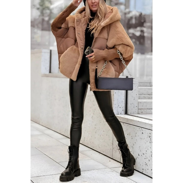 Giacca oversize da donna effetto pelliccia con cappuccio – dettaglio 3