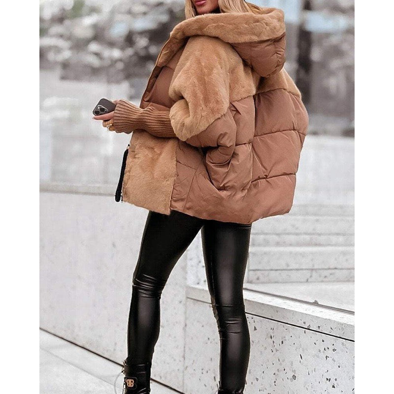 Giacca oversize da donna effetto pelliccia con cappuccio – dettaglio 4