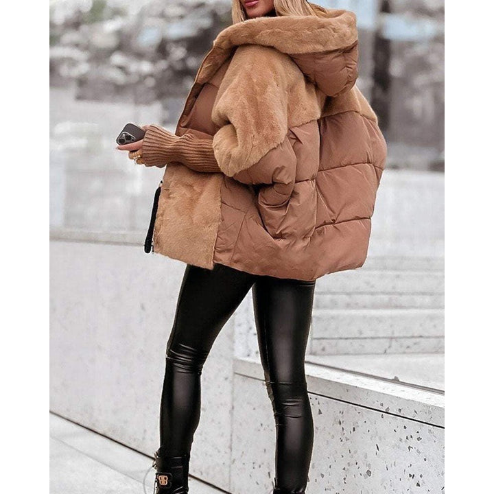 Giacca oversize da donna effetto pelliccia con cappuccio – dettaglio 4