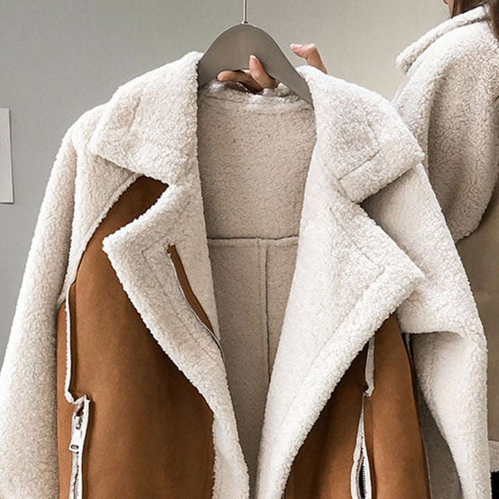 Giacca aviatore donna marrone con revers effetto teddy – vista su gruccia