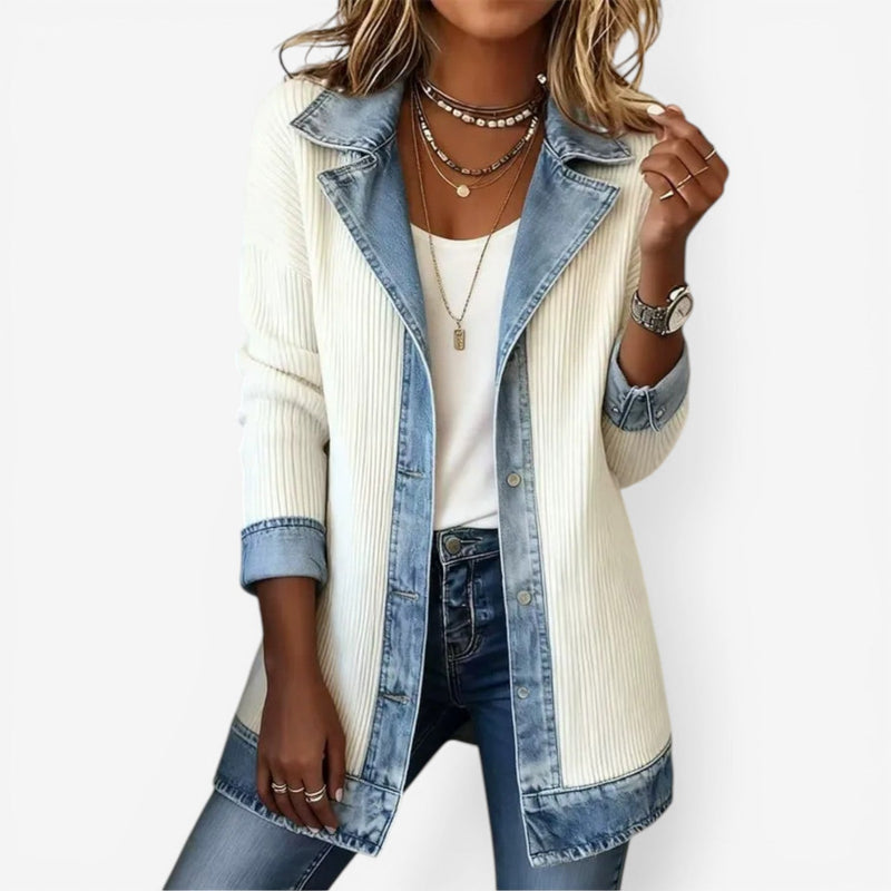 Giacca da donna in maglia con inserti in denim bianca – vista frontale