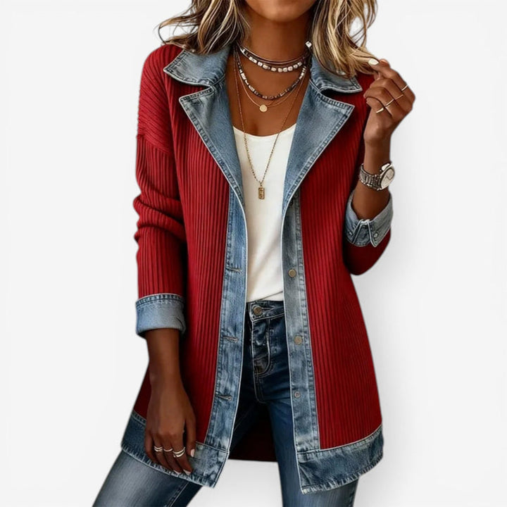 Giacca da donna in maglia con inserti in denim rossa – vista frontale