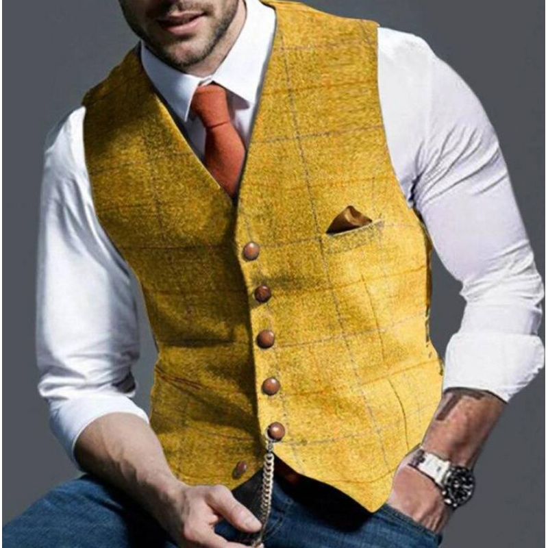 Uomo con gilet giallo effetto tweed e camicia bianca