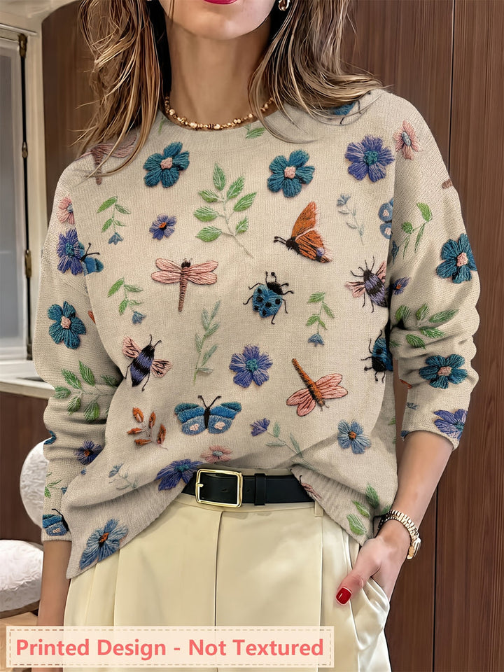 Donna che indossa il maglione girocollo con stampa botanica