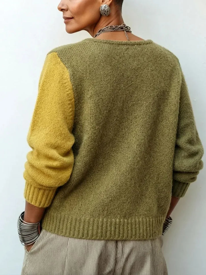 Maglione donna a blocchi di colore giallo – vista indossata