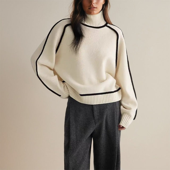 Maglione Donna a Collo Alto con Maniche Ampie e Bordi a Contrasto in bianco panna, indossato, vista frontale