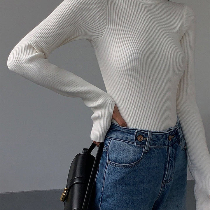 Maglione Donna a Coste con Collo Alto Aderente in bianco