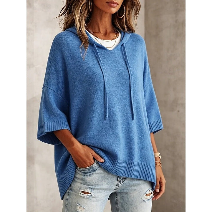 Maglione Donna con Cappuccio e Maniche Ampie con Spacchi Laterali in blu, indossato, vista frontale