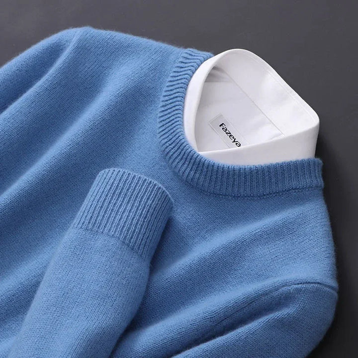 Dettaglio della maglia fine azzurra